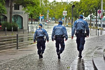 Polizei im Einsatz in der Stadt 